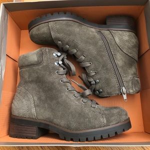 Crown Vintage Gray Taupe Lug Ankle Boots Size:6